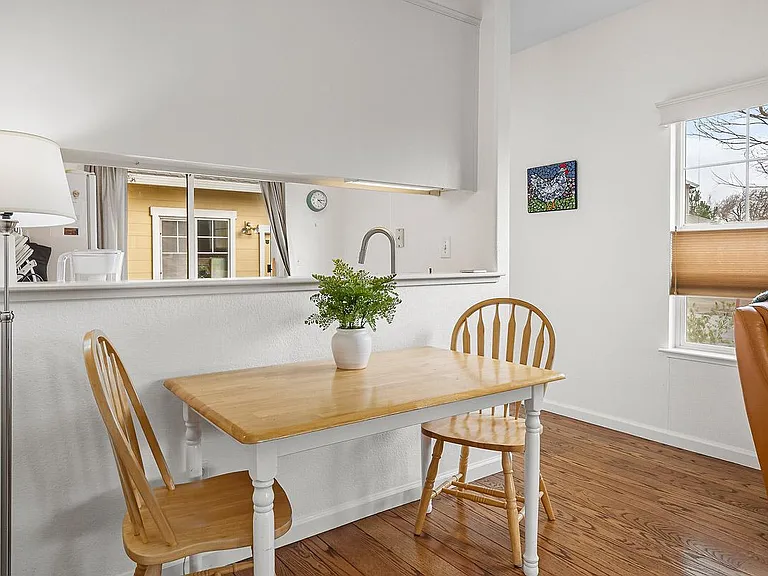 Small dining area. Extra chairs are available.