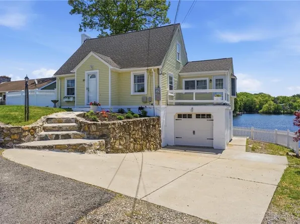 31 Beverly Cir, Smithfield, RI 02828