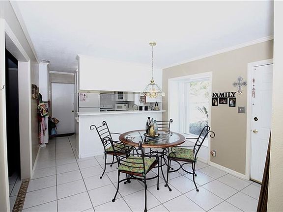 3rd image of 424 N Buena Vista Ave