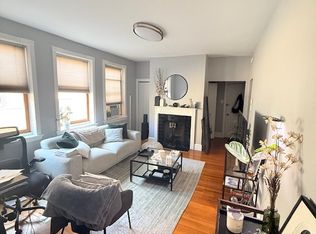 630 W Waveland Ave APT 4D, Chicago, IL 60613