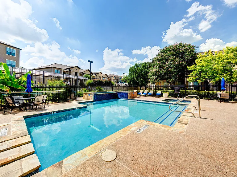 Regency Dell Ranch Apartments — Photo 1
