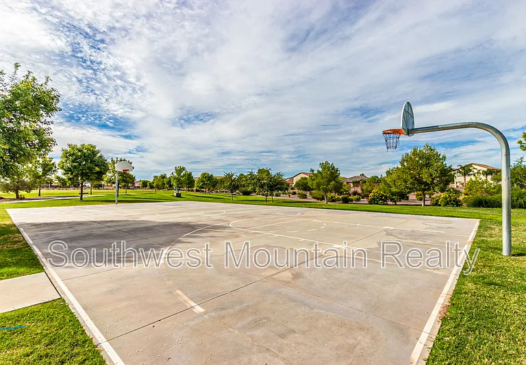 881 E Baylor Ln — Photo 37