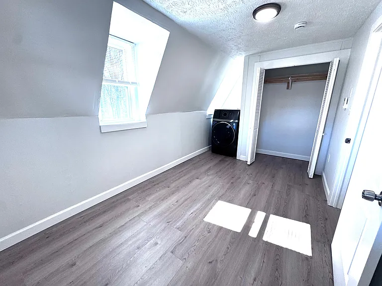 1731 W 8th St — Photo 21