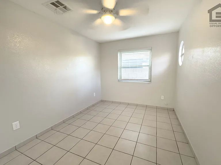 1023 E Old Southern Ave — Photo 7