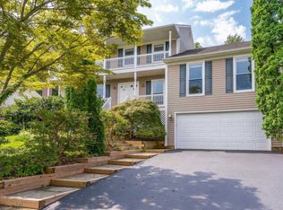 225 Markwood Dr, Sterling, VA 20165