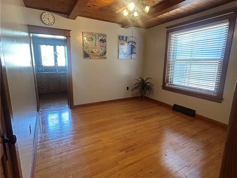 1119 Maple St — Photo 3