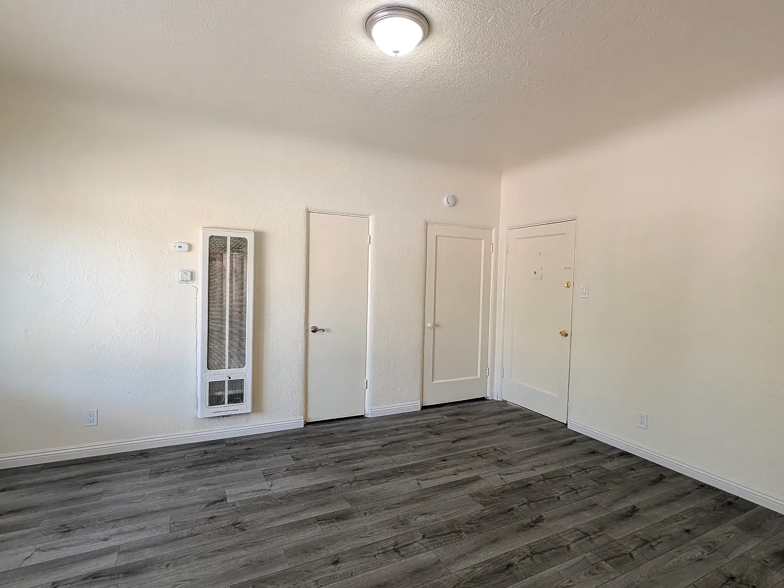 Studio, $1,600 — Photo 3