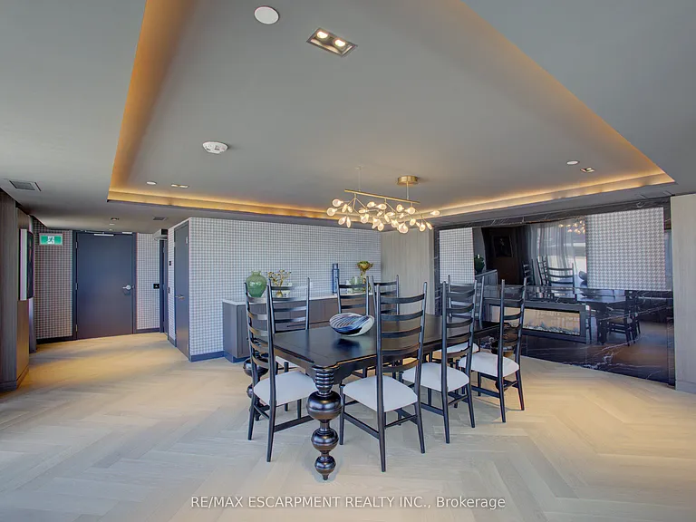 395 Dundas St W #413 — Photo 40