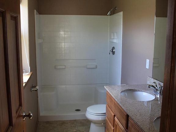 3rd image of 642 Polaris St