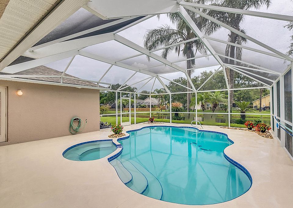 2nd image of 4913 Rosewood Ln