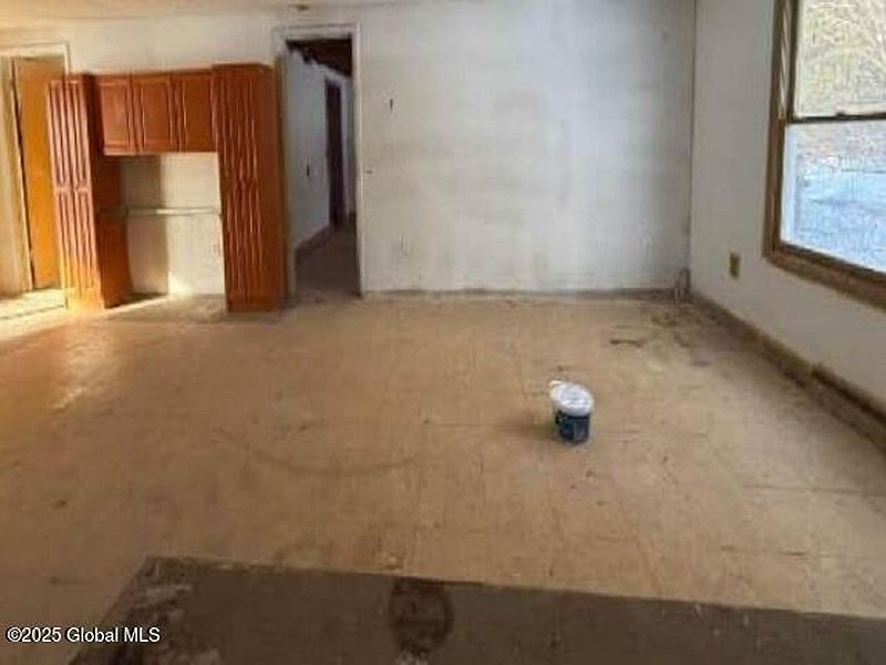 4th image of 13 Lake Avenue