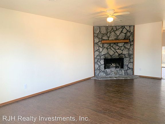 5th image of 1901 E Lindsey St APT 32