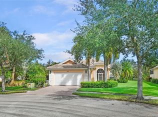 8913 SE Hawks Nest Ct, Hobe Sound, FL 33455