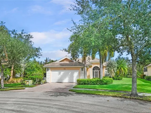 8913 SE Hawks Nest Ct, Hobe Sound, FL 33455
