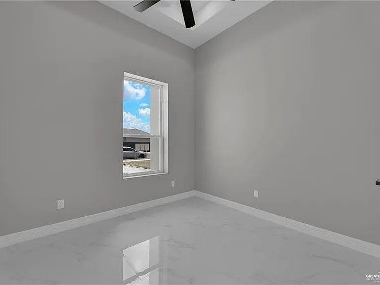 1305 W Oscar St — Photo 8
