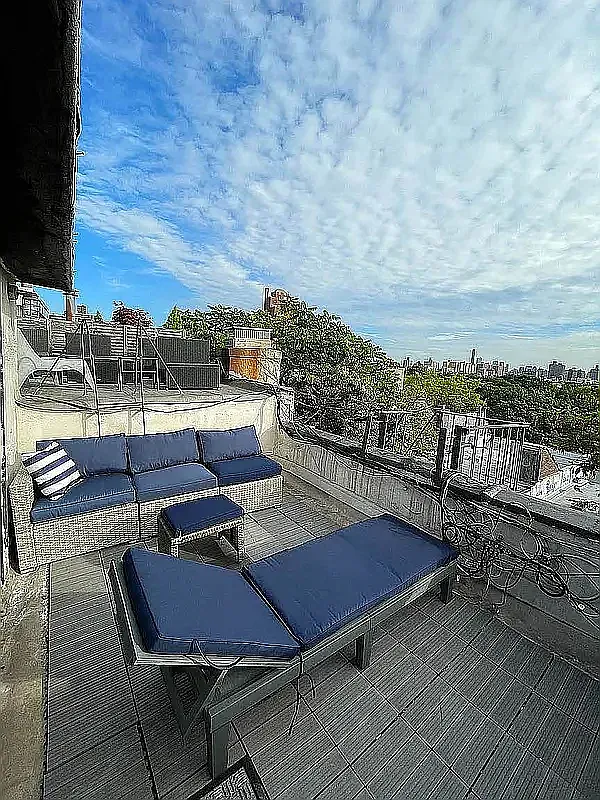 516 East 11th Street — Photo 2