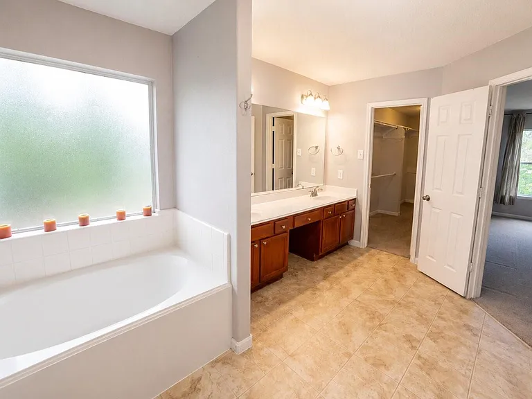 9607 Memorial Crossing Ct — Photo 10
