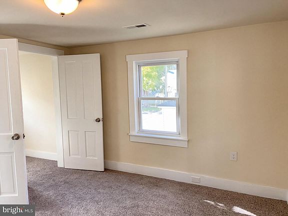 4th image of 329 Fairview Ave