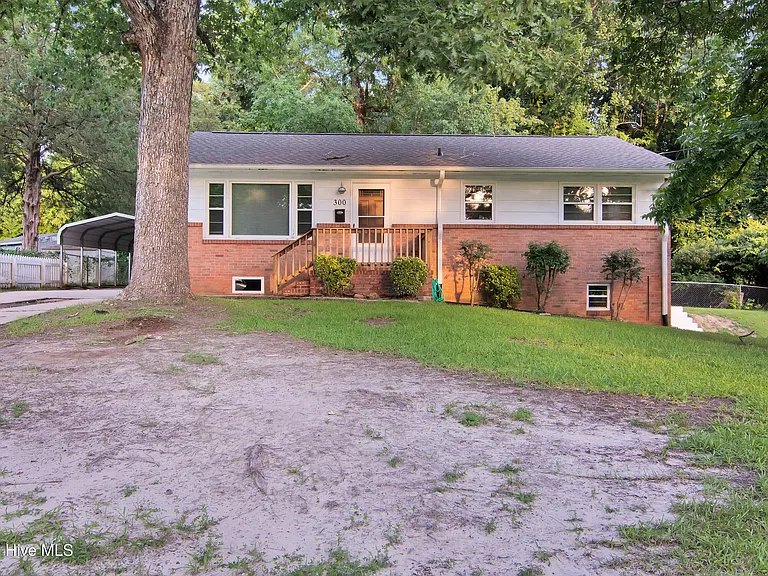 300 Long Acres Dr — Photo 1