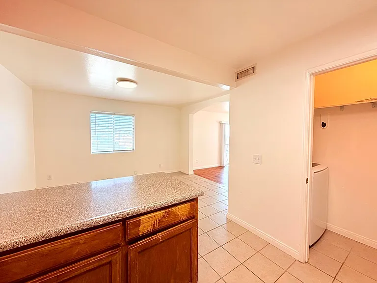 762 W. 21st St. — Photo 10