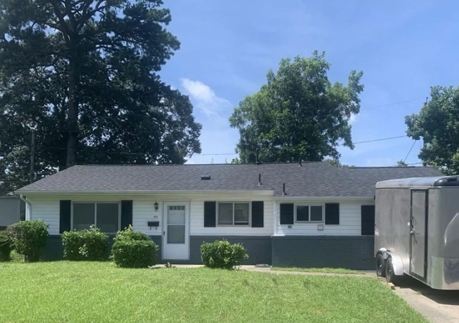 Beautiful 5 Bedroom 2 Bath Home in Pembroke Manor — Photo 1