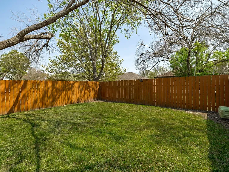 820 Mica Ln — Photo 22