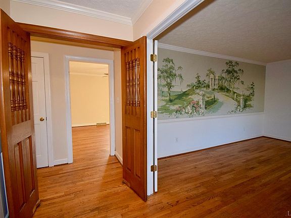5th image of 128 Eubank Cir