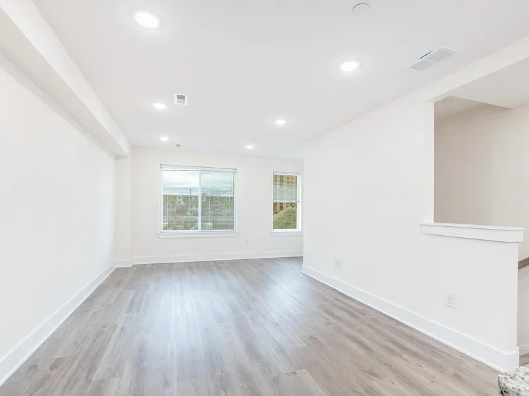978 N 8th St #8 — Photo 7