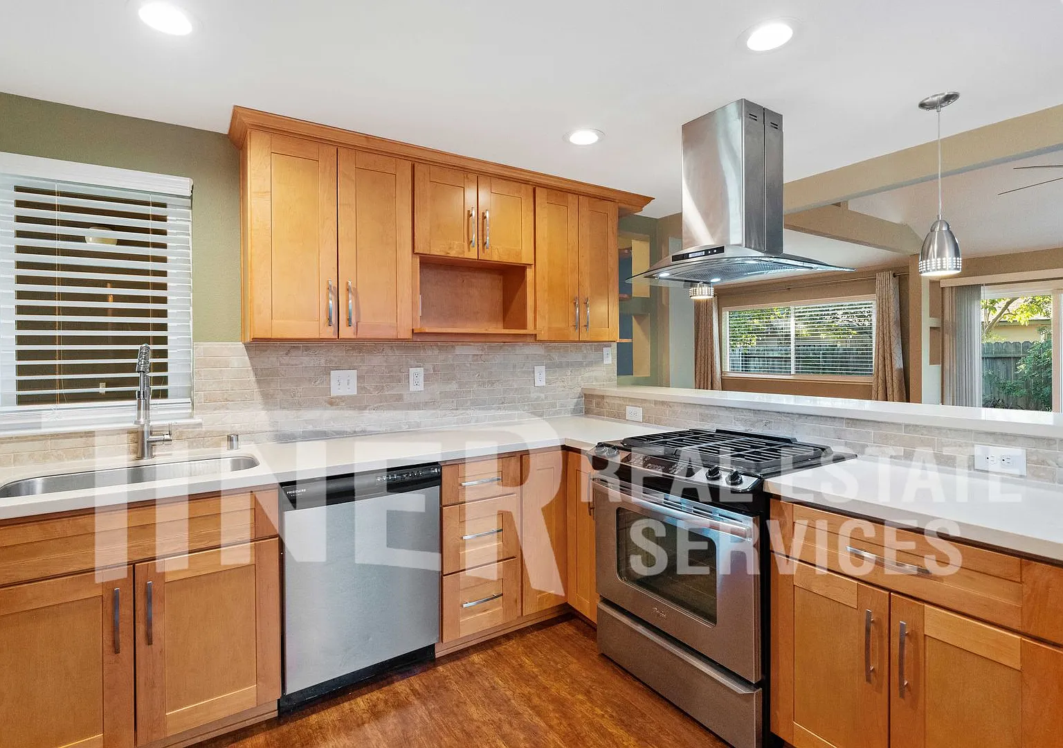 9259 Medallion Way - Tier 2 - Rosemont Home with Modern Updates — Photo 4