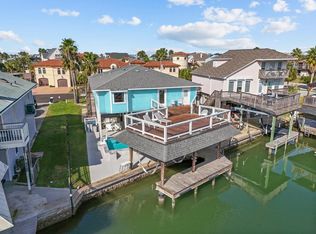 214 Sampan Dr, Tiki Island, TX 77554