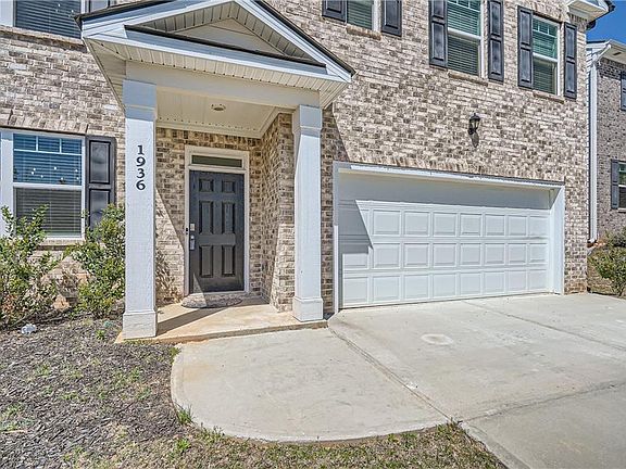 2nd image of 1936 Waycross Ln