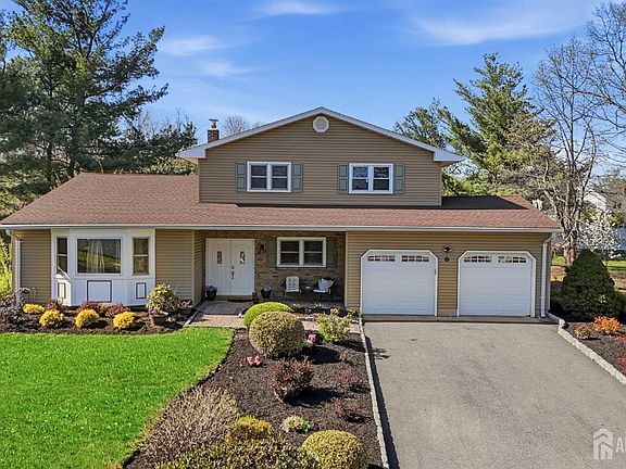 2nd image of 12 Boxwood Rd