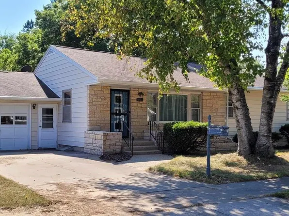 3011 Parkridge Ave, Marinette, WI 54143