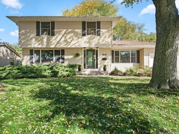 2841 Kelling St, Davenport, IA 52804