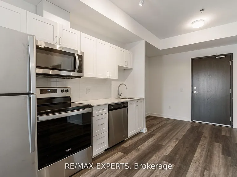 430 Essa Rd #424 — Photo 8