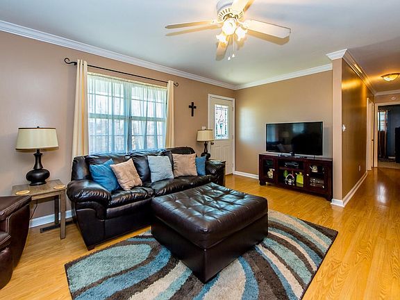 5th image of 221 Seymour Heights Dr