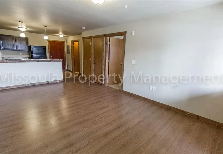 Midtown Apartments — Photo 15