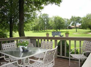 594 Sioux Ln #B, Stratford, CT 06614