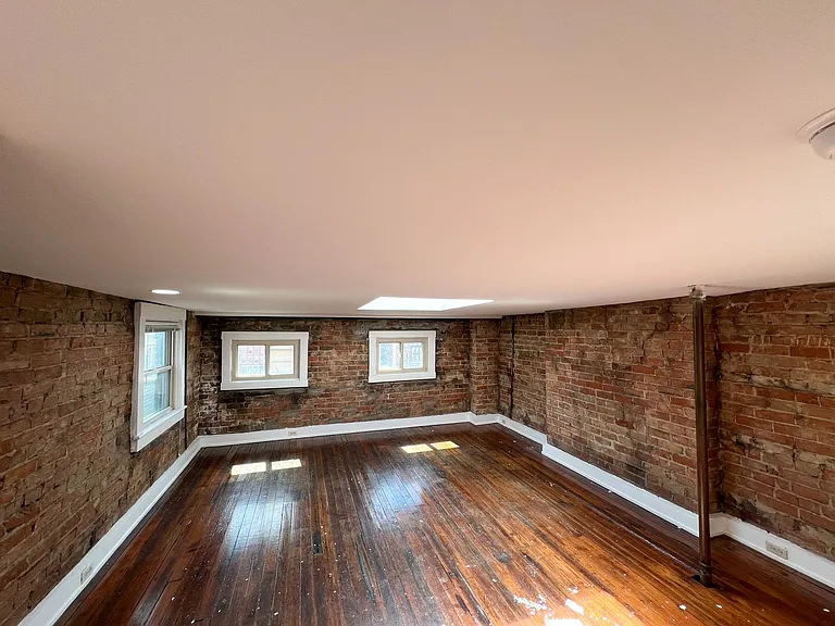 1437 Main St — Photo 11