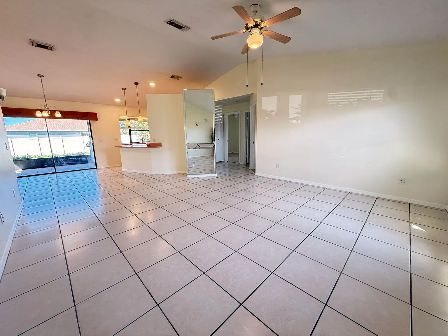 3 bed, 2.0 bath, 1711 sqft, $2,550 — Photo 4