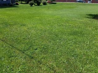 Center Ave, Burgettstown, PA 15021