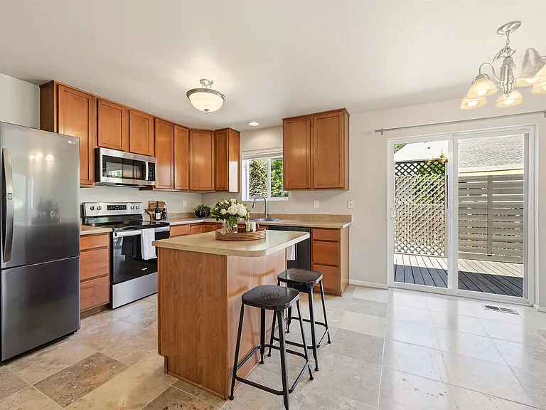 1820 Falcon Ridge Dr — Photo 7