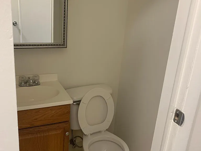 87 Tarryton Ct W — Photo 6