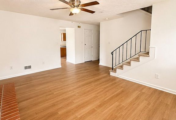 2nd image of 449-451 Woodview Dr