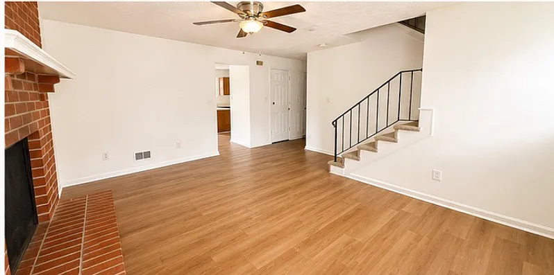 Building Photo - 449-451 Woodview Dr