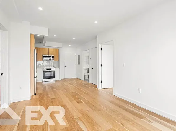 105 Rogers Avenue image 1 of 20