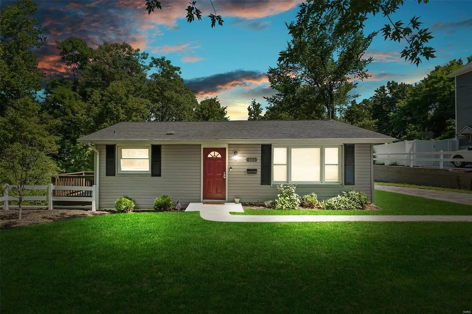 233 Lithia Ave photo 1