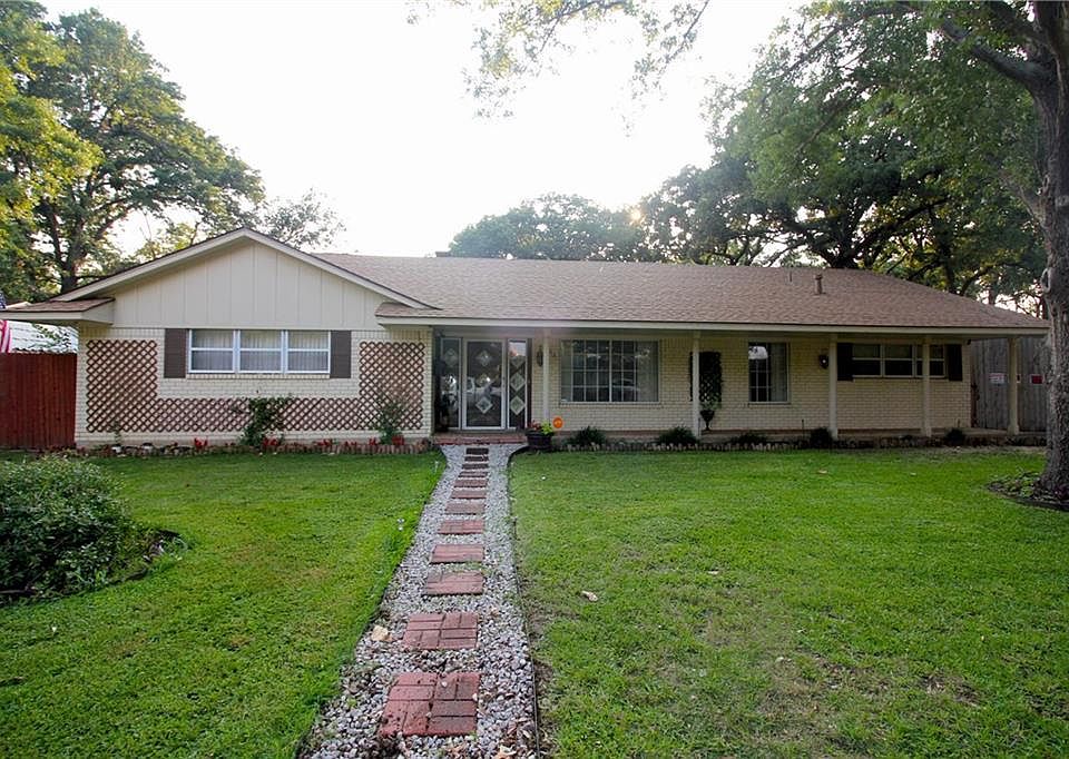 1st image of 803 Tanglewood Dr E