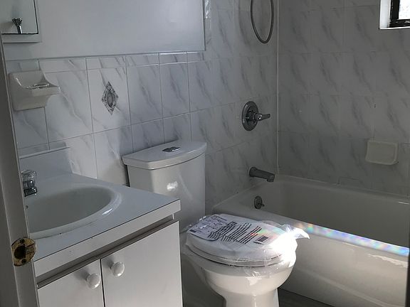 5th image of 2320 29th St APT 3