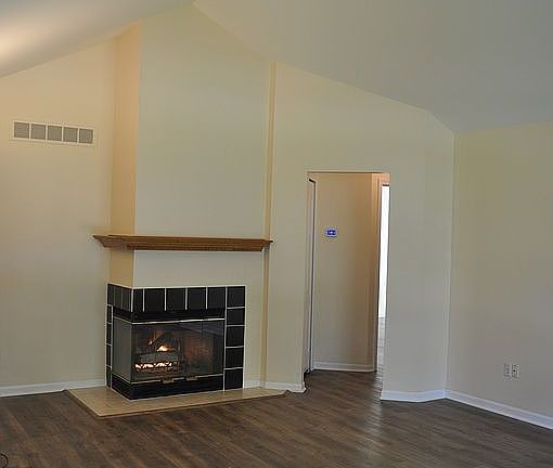 5th image of 2560 Pine Dr #1